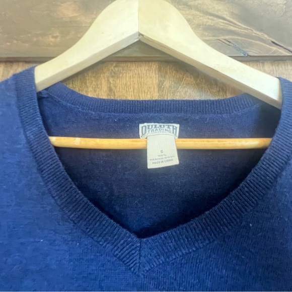 Duluth Trading Co. Navy blue, small. 100% Merino wool woman’s v-neck sweater. - Picture 5 of 6